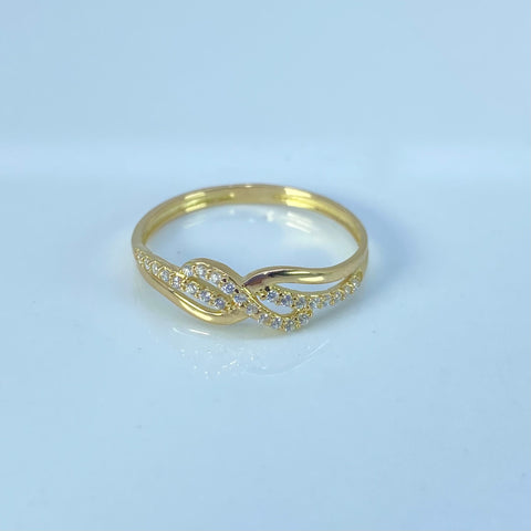 Anillo Entrelazado Circones Blancos Oro amarillo 18k / Talla 7 3/4 / 1,37 Gr