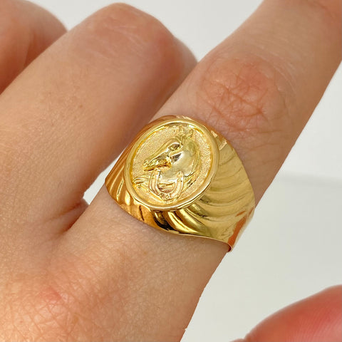 Anillo Sello Caballo Oro amarillo 18k / Talla 8 3/4 / 3,45 Gr