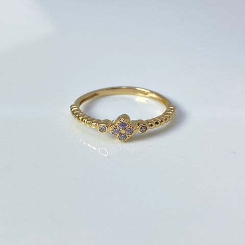 Anillo Flor Circones Blancos Oro amarillo 18k / Talla 5 3/4 / 1,88 Gr