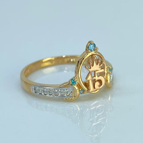 Anillo 15 Años Ovalados Circones Blancos Celestes Tres oros 18k / Talla 7 1/2 / 2,7 Gr †