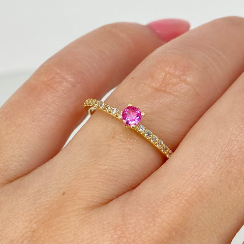 Anillo Solitario Circon Fucsia Y Blancos Oro amarillo 18k / Talla 7 / 1,80 Gr