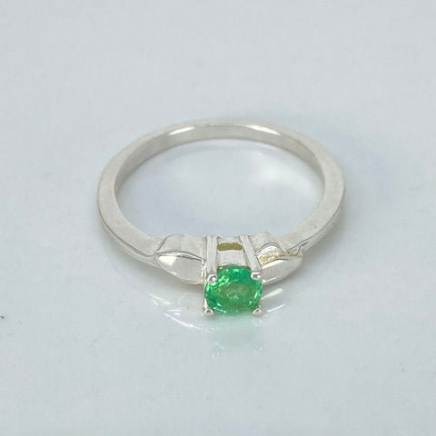 Anillo Esmeralda 0.2Ct / Talla 5 3/4 Plata 925 1,72 Gr *