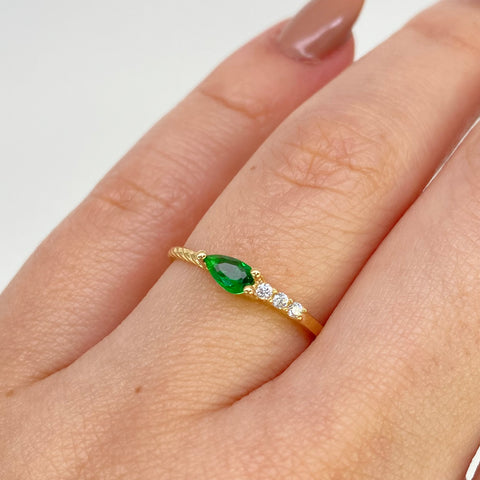 Anillo Circones Blancos Y Verdes Oro amarillo 18k / Talla 6 1/4 / 1,10 Gr *