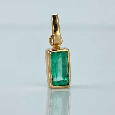 Dije Rectangular Esmeralda 45PTS Oro amarillo 0,85 Gr / 1,6 Cm *