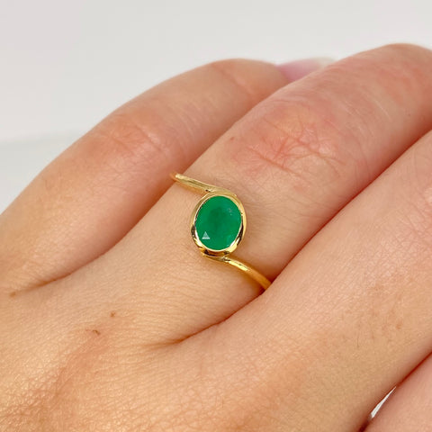 Anillo Solitario Esmeralda Ovalado 110PTS Oro amarillo 18k / Talla 7 / 1,9 Gr *