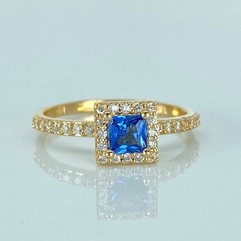 Anillo Solitario Circones Blancos Celeste Oro amarillo 18k / Talla 6 3/4 / 2,15 Gr †