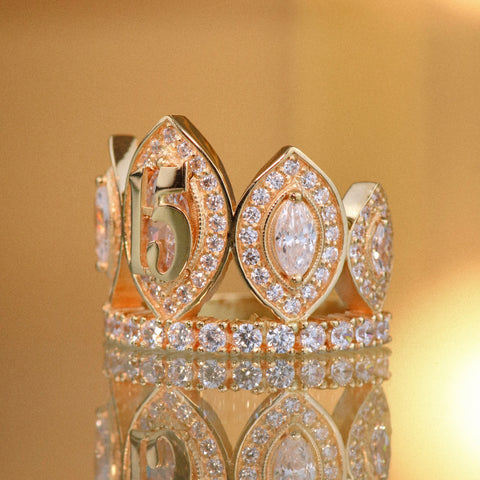 Anillo 15 Años Personalizado Con Circones POR FABRICACION Oro amarillo 18k / Talla 6/10 / 9 Gr *