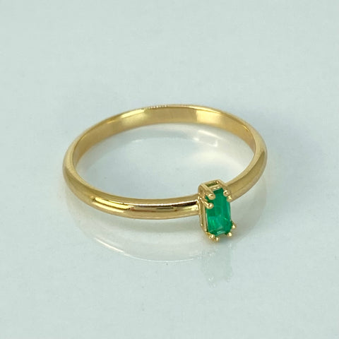 Anillo Solitario 17PTS Esmeralda Oro amarillo 18k / Talla 6 3/4 / 1,66 Gr *