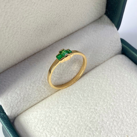 Anillo Carré Esmeraldas / 32 Pts De Esmeraldas  Oro amarillo 18k / Talla 6 1/2 / 2 Gr †