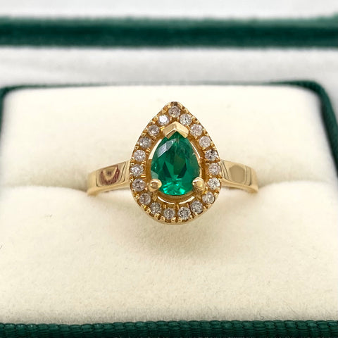 Anillo Gota Diamantes Y Esmeraldas / 0,6 Qts Esmeraldas / 0,20 Qts Diamantes Oro amarillo 18k / Talla 7 1/4 / 5,12 Gr *