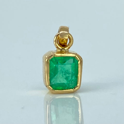 Dije Cuadrado Esmeralda 46PTS Oro amarillo 0,66 Gr / 1,3 Cm *