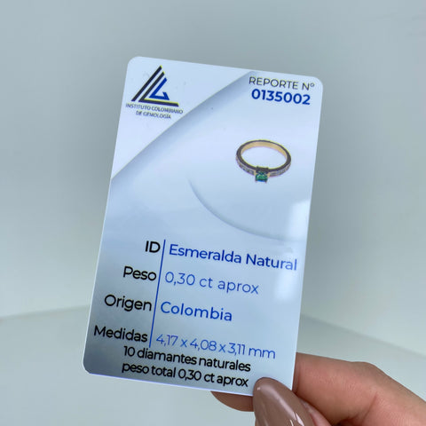 Anillo Solitario / 30 Pts De Esmeralda / 30 Pts De Diamantes Oro amarillo 18k / Talla 5 3/4 / 2,85 Gr *