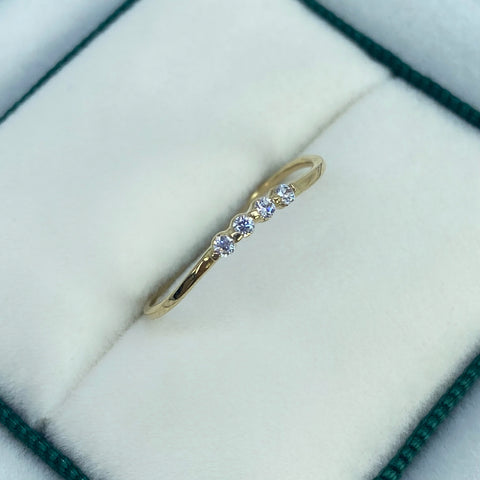Anillo Circones Blancos Oro amarillo 18k / Talla 6 / 0,62 Gr *