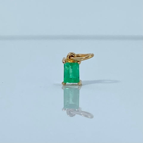 Dije Rectangular / 25 Pts Esme Oro amarillo 18k 0,4 Gr / 1 Cm *