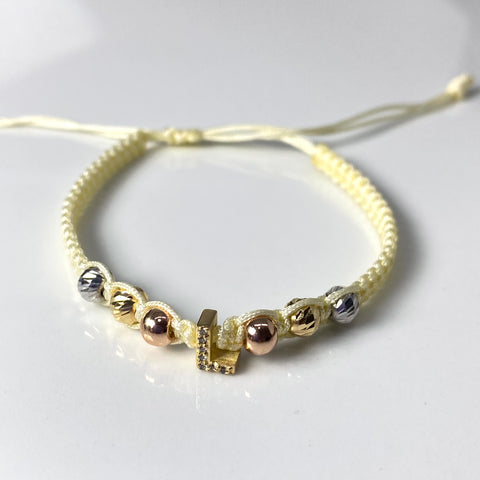 Pulsera tejida Letra L Circones Blancos Hilo Dorado Claro Tres oros 18k 1,15 Gr †