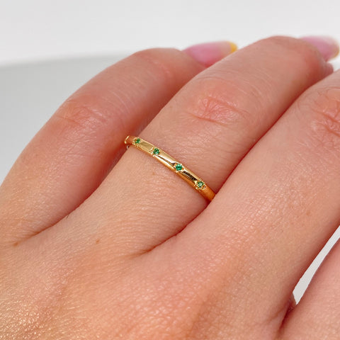 Anillo Circones Verdes Oro amarillo / Talla 7 1/2 / 1,4 Gr *