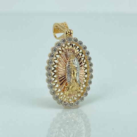 Dije Virgen Guadalupe Circones Blancos  Tres oros 18k 4,57 Gr / 3,2 Cm
