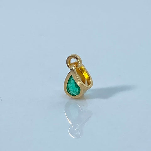 Dije Bisel Lagrima / 40 Pts Esme Oro amarillo 18k 0,7 Gr / 1,2 Cm  *