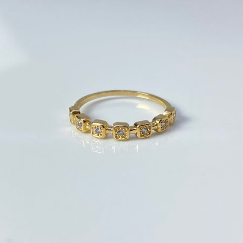 Anillo Cuadros Circones Blancos Oro amarillo 18k / Talla 6 3/4 / 1,50 Gr