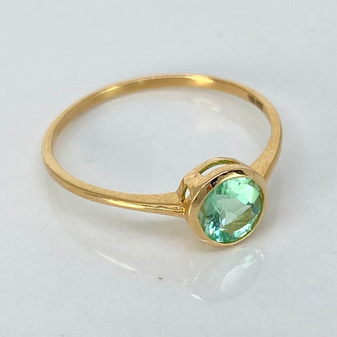 Anillo Solitario Esmeralda Circulo 70PTS Oro amarillo 18k / Talla 7 3/4 / 1,35 Gr †