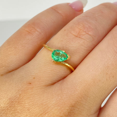 Anillo Solitario Esmeralda Lagrima 50Pts Oro amarillo 18k / Talla 6 1/2 / 1,62 Gr †