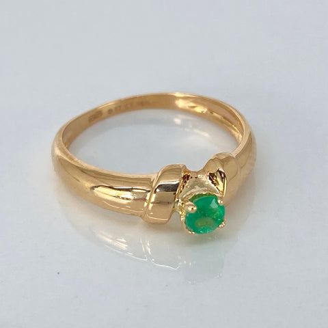 Anillo Solitario Esmeralda 0.17Ct  Oro amarillo 18k / Talla 6 / 2,45 Gr / 3,5 mm