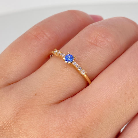 Anillo Solitario Churumbela Circones Blancos Azul Oro amarillo / Talla 7 1/2 / 1,36 Gr †