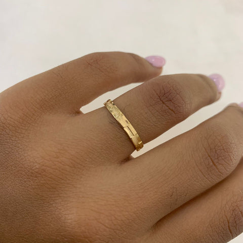 Anillo con Cuadrados Oro amarillo 18k / Talla 7 1/2 / 2,22 Gr