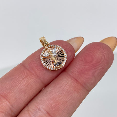 Dije San Miguel Arcangel Circones Blancos Tres oros 1,88 Gr / 2 Cm †