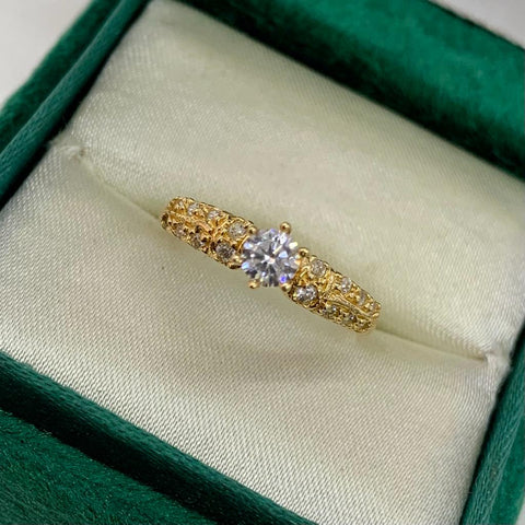 Anillo Circones Blancos Oro amarillo 18k / Talla 7 3/4 / 1,69 Gr *