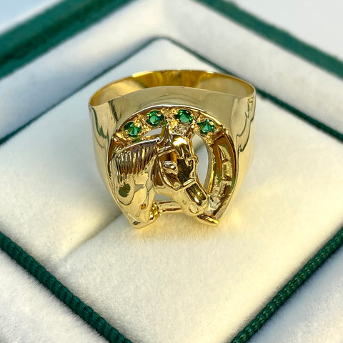 Anillo Herradura Caballo Circones Verdes Oro amarillo 18k / Talla 8 3/4 / 3,71 Gr