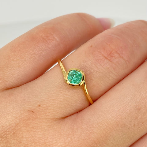 Anillo Solitario Esmeralda 15PTS Oro amarillo 18k / Talla 7 1/4 / 1,52 Gr