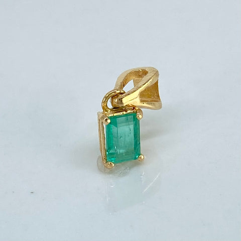 Dije Cuadrado Esmeralda 55PTS Oro amarillo 0,97 Gr / 1,5 Cm *