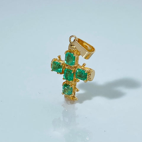 Dije Cruz Rama / 100 Pts Esmeralda Oro amarillo 18k 2,75 Gr / 3 Cm †