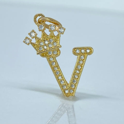 Dije Letra V Corona Circones Blancos Oro amarillo 1,82 Gr / 2,7 Cm †