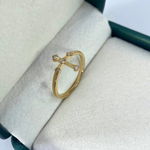 Anillo Cruz Circones Blancos Oro amarillo 18k / Talla 6 3/4 / 1,82 Gr †