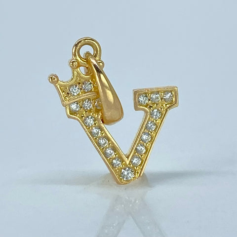 Dije Corona Letra V Circones Blancos Oro amarillo 18k 1 Gr / 2 Cm *