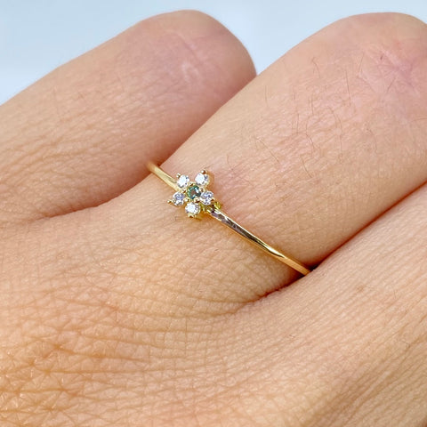 Anillo Flor Circones Blancos y Verde Oro amarillo 18k / Talla 6 3/4 / 0,87 Gr