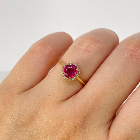Anillo Solitario Rubi 98PTS Diamatantes 9PTS Oro amarillo / Talla 6 1/2 / 1,75 Gr †