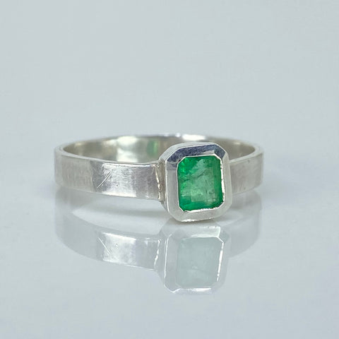 Anillo Esmeralda Rectangular 0.3Ct / Talla 7 1/2 Plata 925 2,12 Gr *