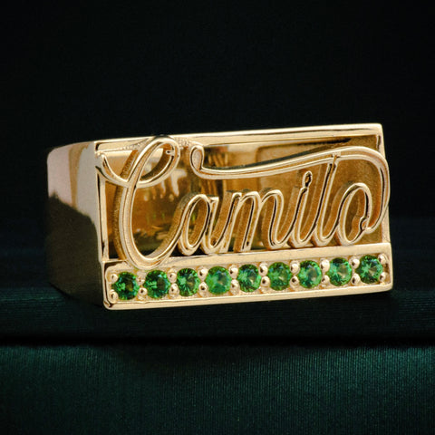 Anillo Nombre POR FABRICACIÓN 10 Pts De Esmeraldas Oro amarillo 18k / Talla 8 / 7,73 Gr *