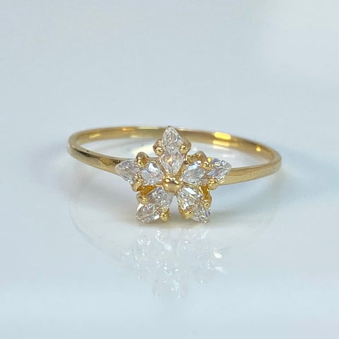 Anillo Flor Circones Blancos Oro amarillo 18k / Talla 6 3/4 / 1,24 Gr