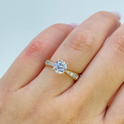 Anillo Argollas Matrimoniales Lisas Y Solitario Con Circones POR FABRICACION Oro amarillo 18k / Talla 8 / 15,69 Gr *