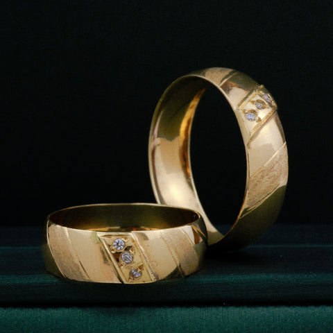 Anillo Argollas Circones Blancos Diagonal  POR FABRICACIÓN Oro amarillo 18k / Talla 7 / 11 Gr *