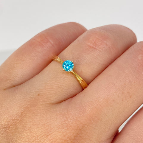 Anillo Solitario Circon Azul Oro amarillo / Talla 6 1/2 / 1,62 Gr †