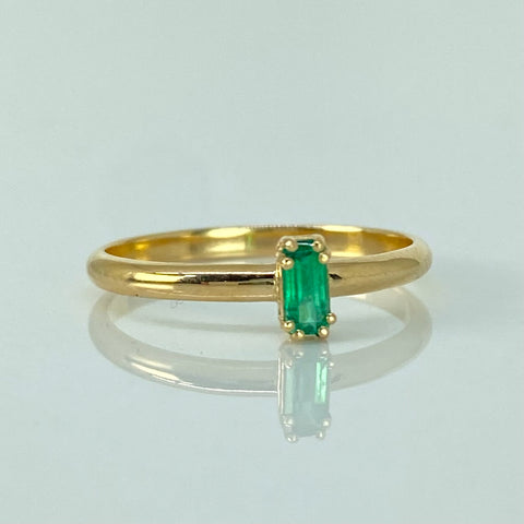 Anillo Solitario 17PTS Esmeralda Oro amarillo 18k / Talla 6 3/4 / 1,66 Gr *