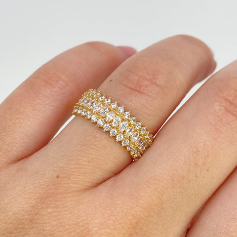 Anillo Circones Blancos Oro amarillo 18k / Talla 6 1/4 / 4,08 Gr *