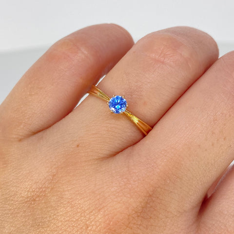 Anillo Solitario Circon Azul Oro amarillo / Talla 6 1/4 / 1,55 Gr †