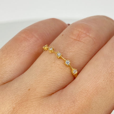 Anillo Circones Blancos Oro amarillo 18k / Talla 7  / 1,05 Gr *