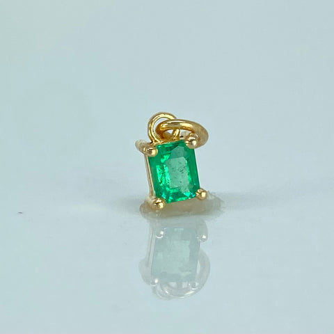 Dije Cuadrado Esmeralda 25PTS Oro amarillo 0,31 Gr / 0,8 Cm *